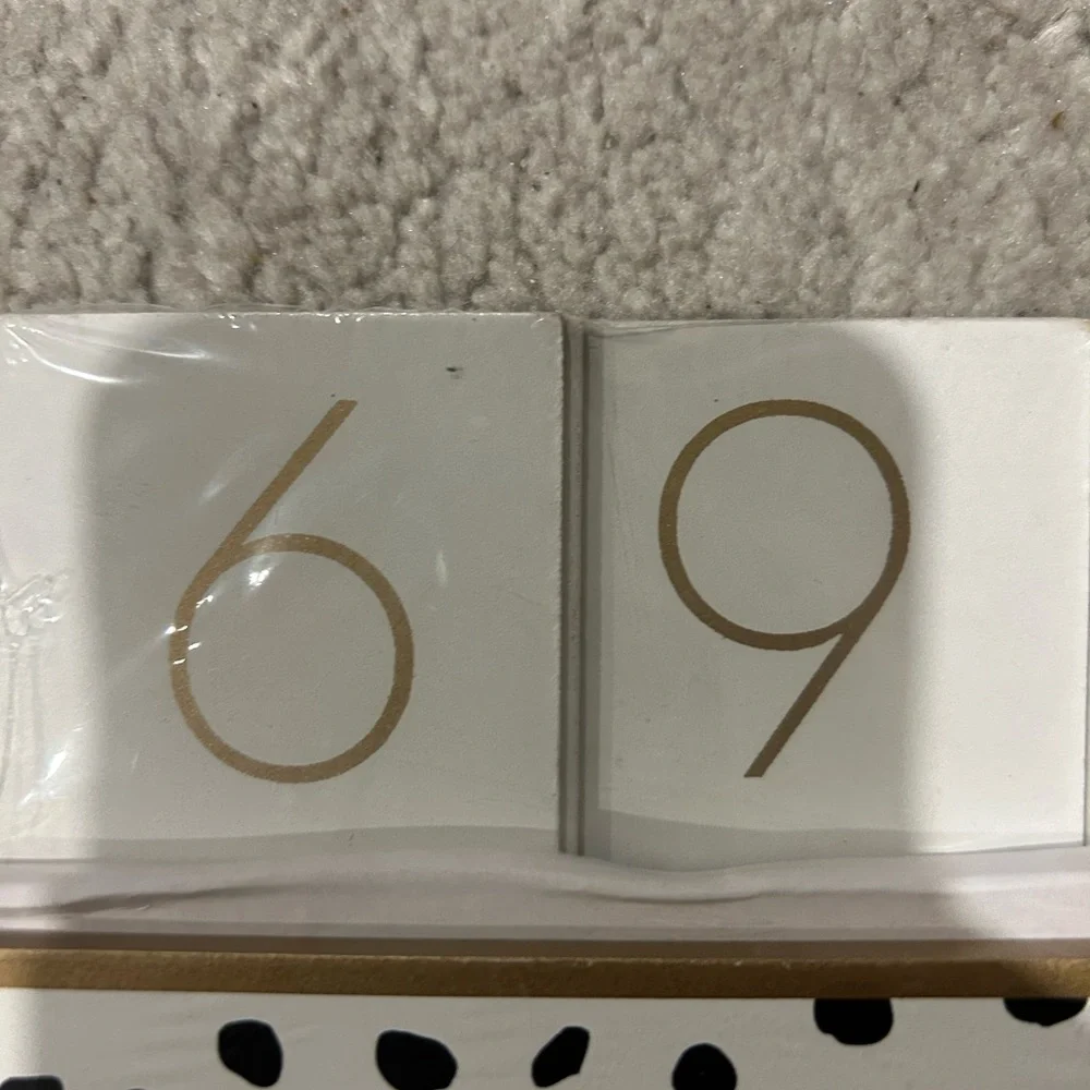 Wooden desk calendar